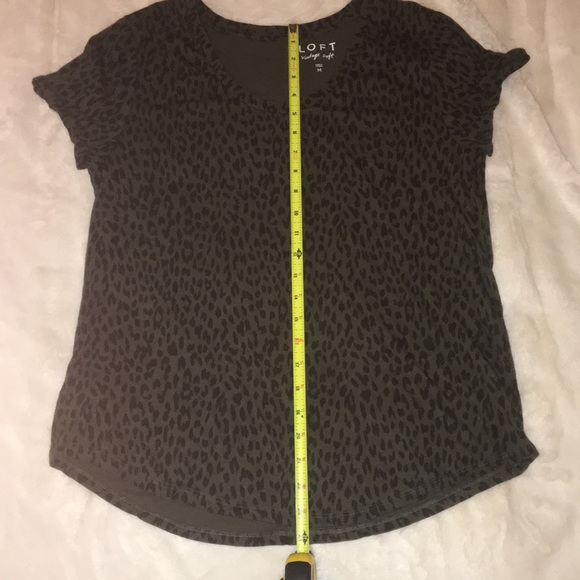 LOFT Green Leopard Print T-Shirt Size M - Picture 6 of 7